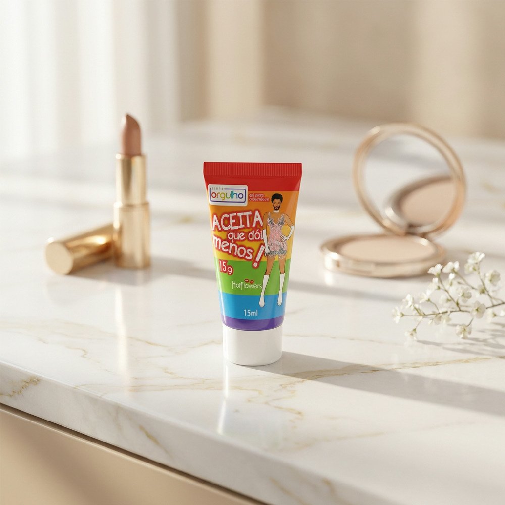 Gel para Sexo Anal Aceita que D�i Menos 15ml em um balc�o branco com maquiagens e flores ao fundo, mostrando sua discri��o e design