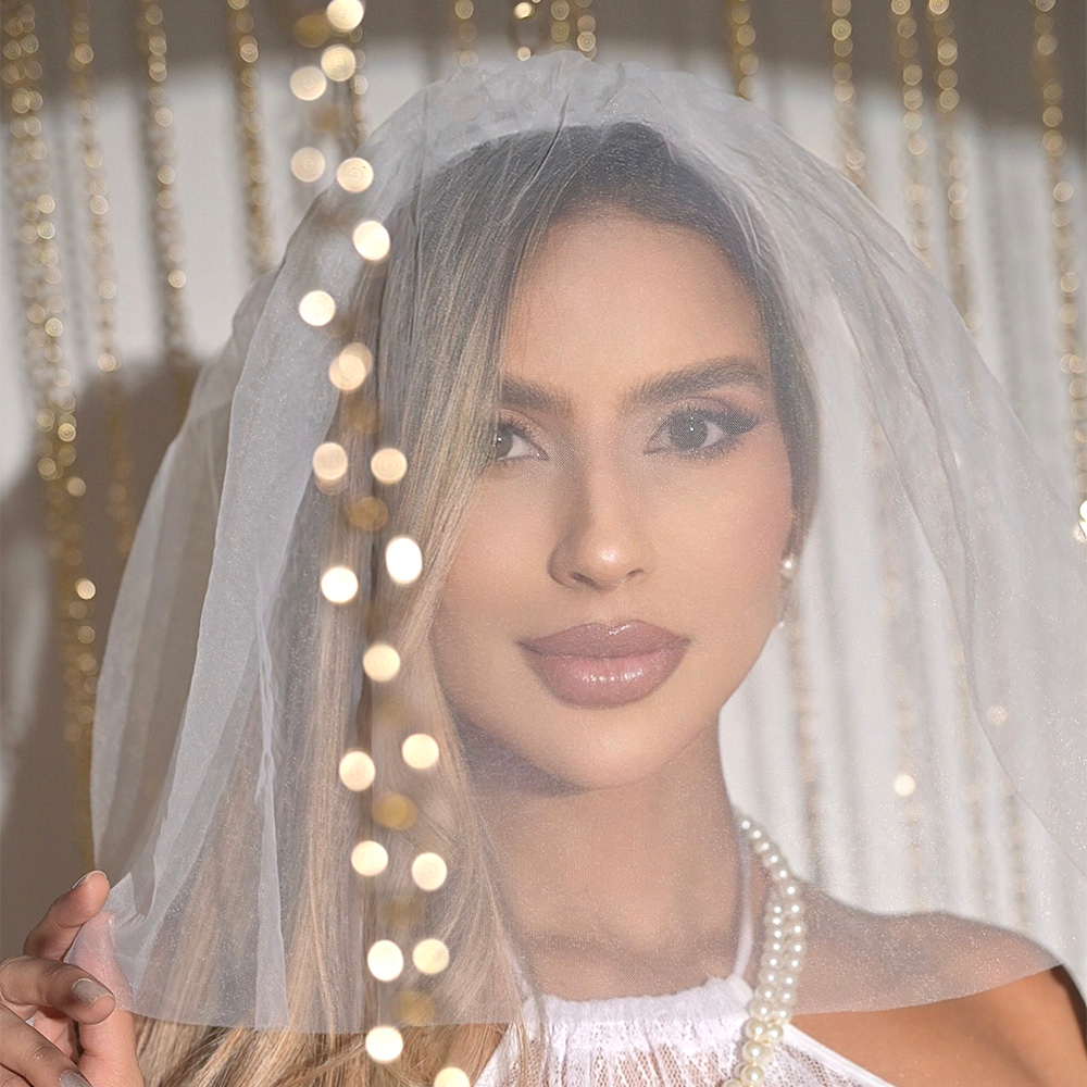 Fantasia Er�tica de Noiva em Cetim e Renda com Camisola, Luvas, Calcinha com Abertura e V�u Branca | Foto 03