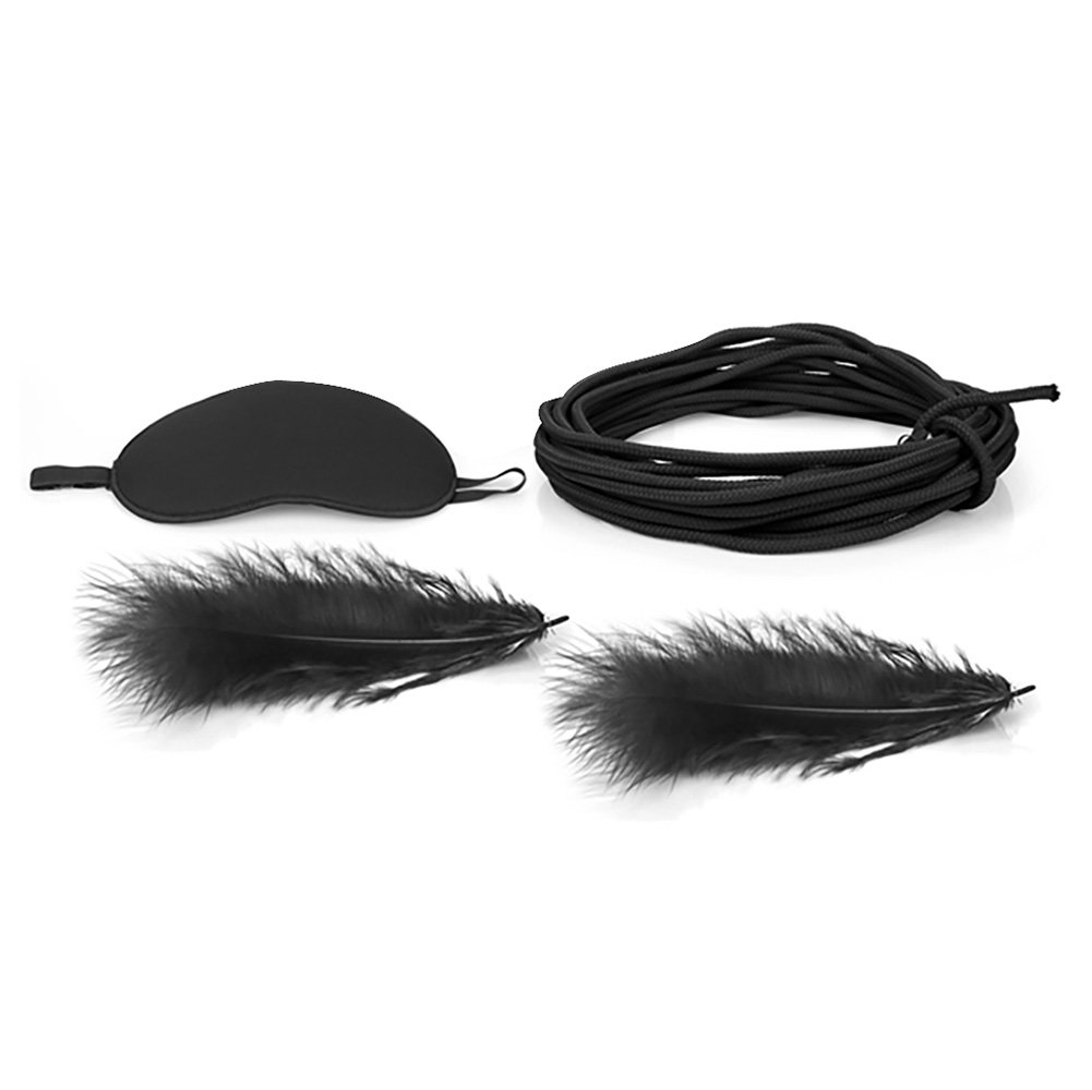 Kit Bondage Fetiche Amarradinha com Corda, Venda e Plumas Preto | Foto 02 Kit Bondage Fetiche Amarradinha com Corda, Venda e Plumas Preto | Foto 02