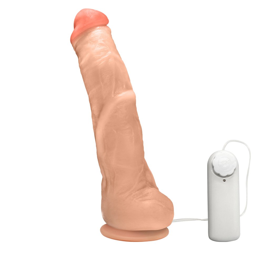 Vista lateral do P�nis Gigante e Grosso Flex�vel Mandingo, exibindo a curvatura e a flexibilidade do material, ventosa na base e o vibrador com controle