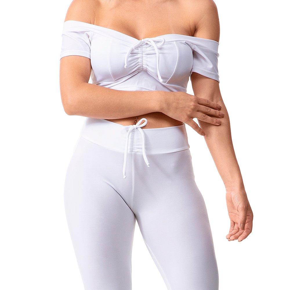 Conjunto Sensual em Suplex Branco - Detalhe do Cropped Off-Shoulder com Amarra��o