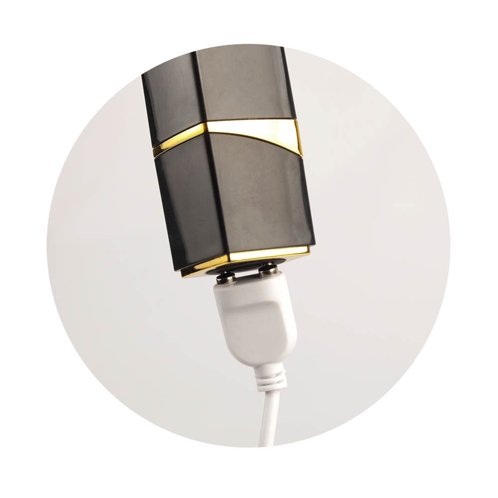 Detalhe do carregamento USB do Vibrador e Estimulador Multivelocidade Recarregavel Dona Kiss