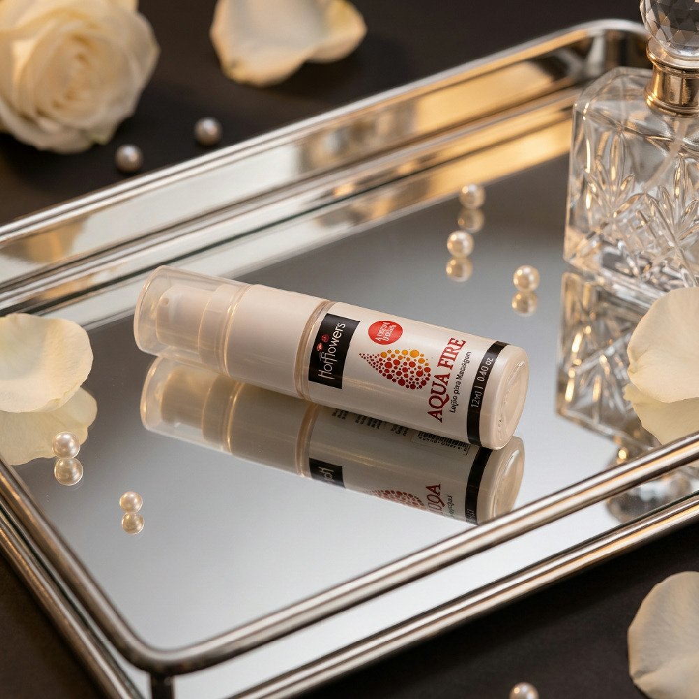 Close-up da etiqueta do Gel Lubrificante �ntimo Aqua Loob, destacando o nome do produto e a marca Hot Flowers.