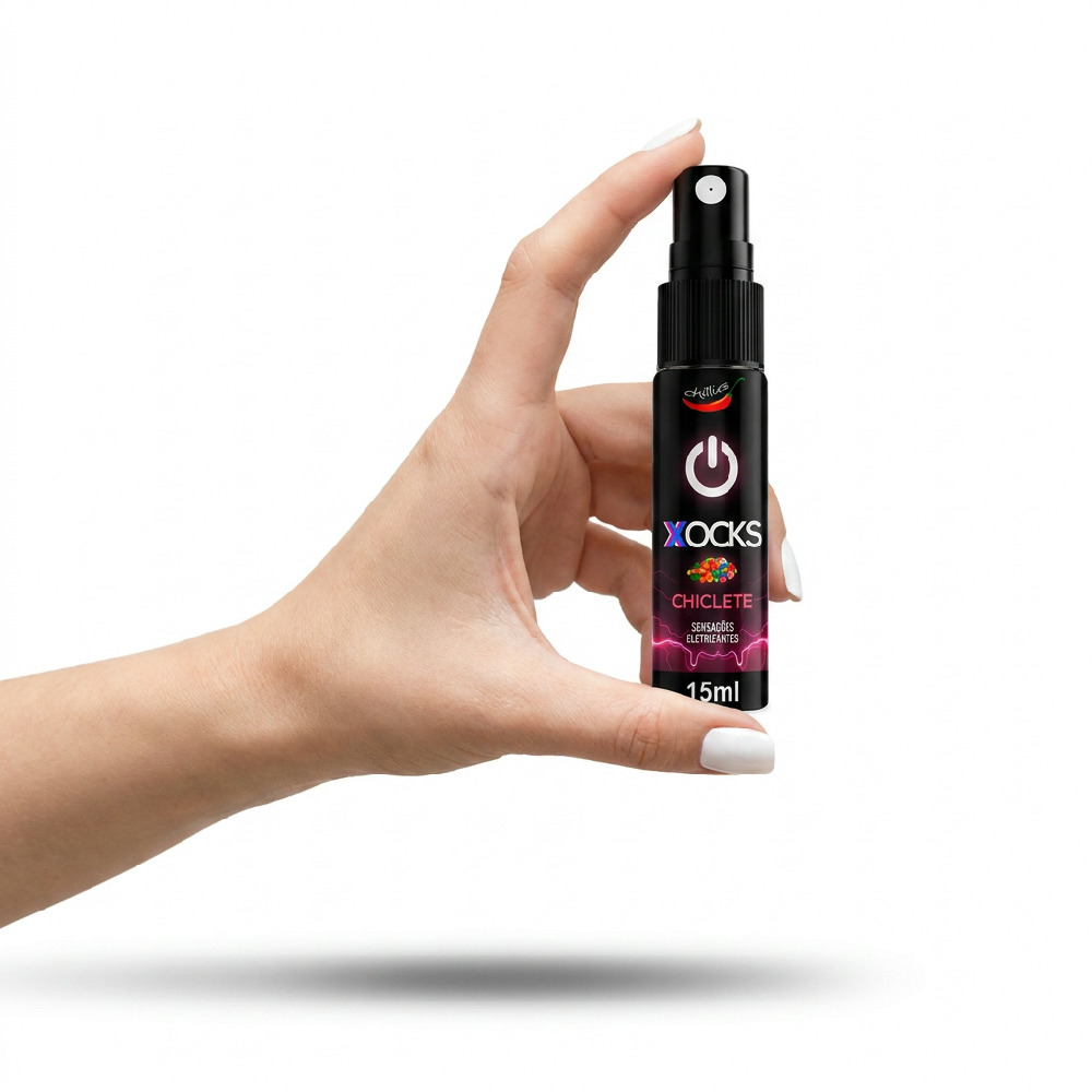 M�o feminina segurando o frasco do Vibrador L�quido Aroma Chiclete Xocks 15ml, demonstrando o tamanho compacto e a facilidade de manuseio