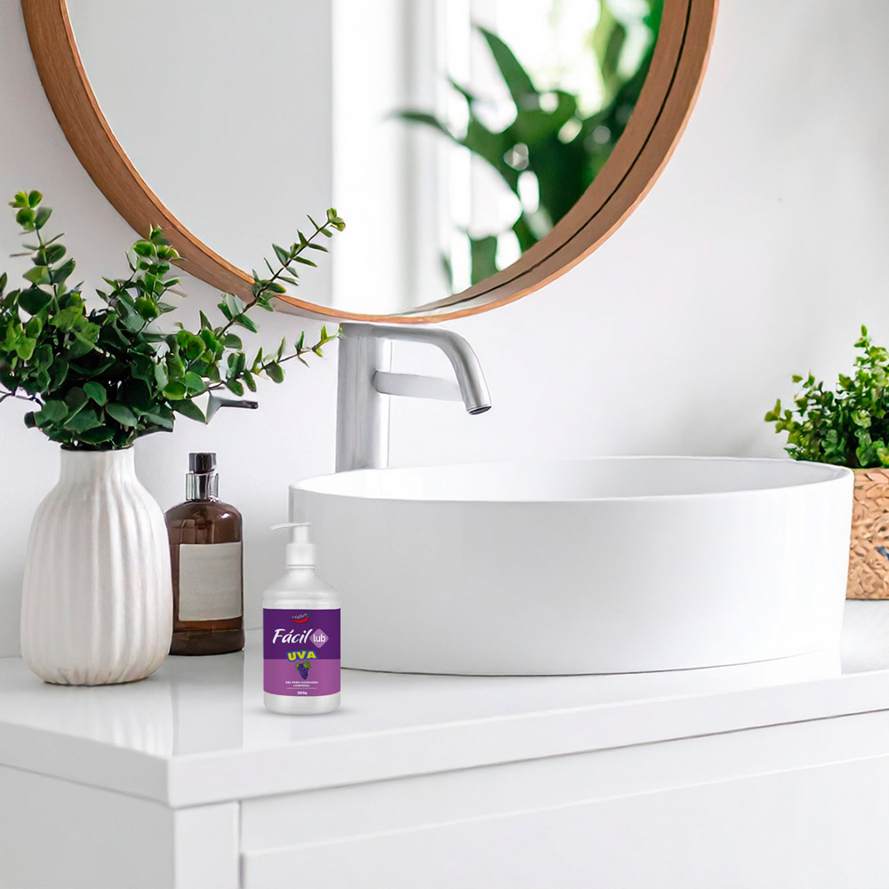 Detalhe do r�tulo do Lubrificante F�cil Lub Sabor Uva 500g, mostrando informa��es como 'Gel para Massagem Corporal'.