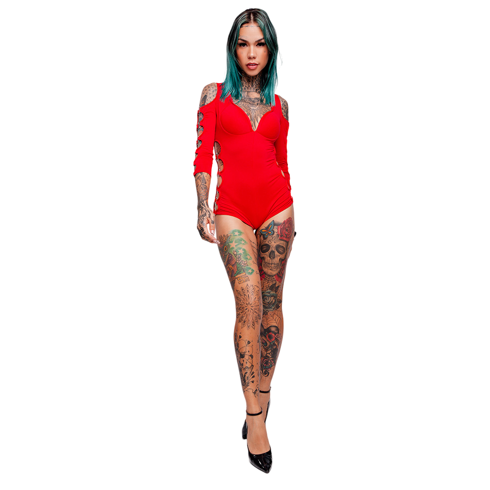 Macac�o Sensual Sexy Curto com Manga Tr�s Quartos e Argolas Vermelho - Detalhe dos Recortes Laterais