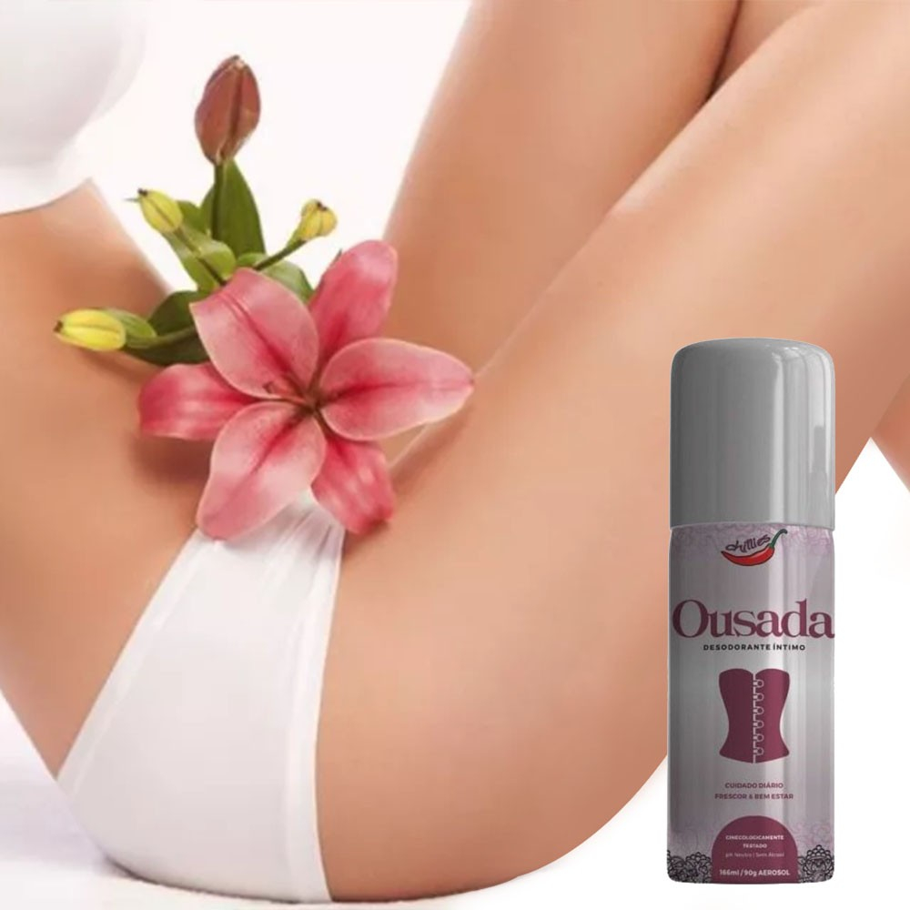 Close da mulher com flor rosa sobre a regi�o �ntima e o Desodorante �ntimo Aerosol Ousada Aroma Refrescante 166ml ao lado