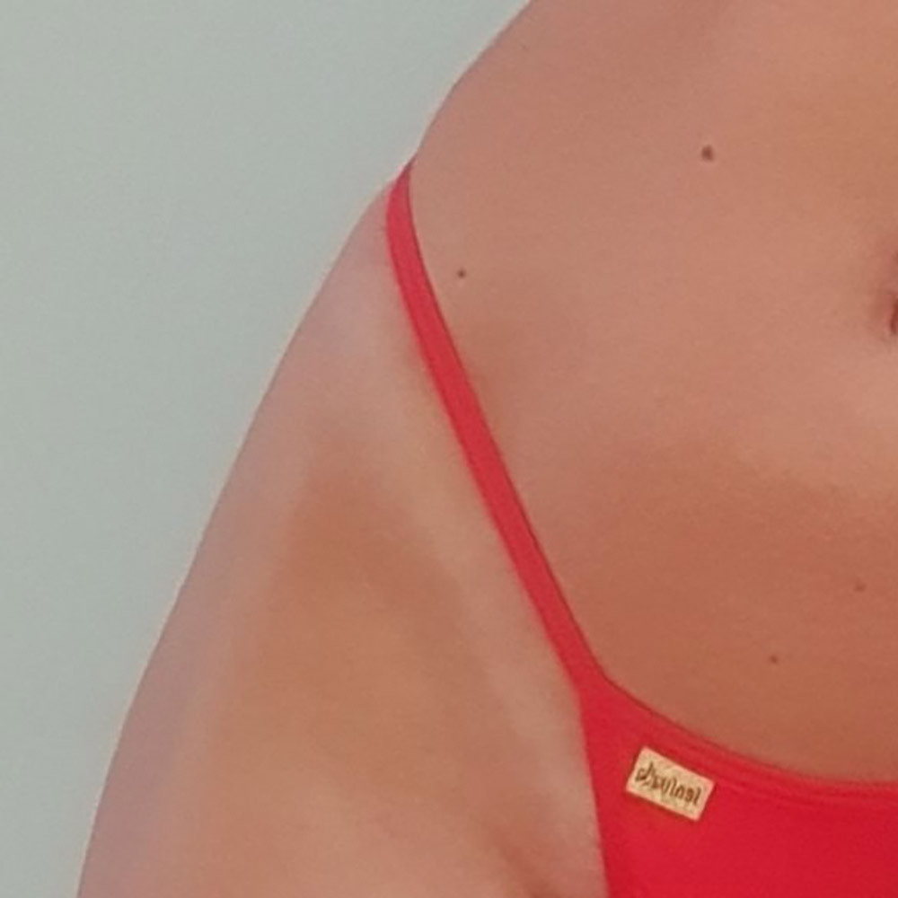 Calcinha String Fio Dental Sexy Tapa Sexo em Lycra Vermelha | Vista pr�xima do detalhe do la�o na parte traseira