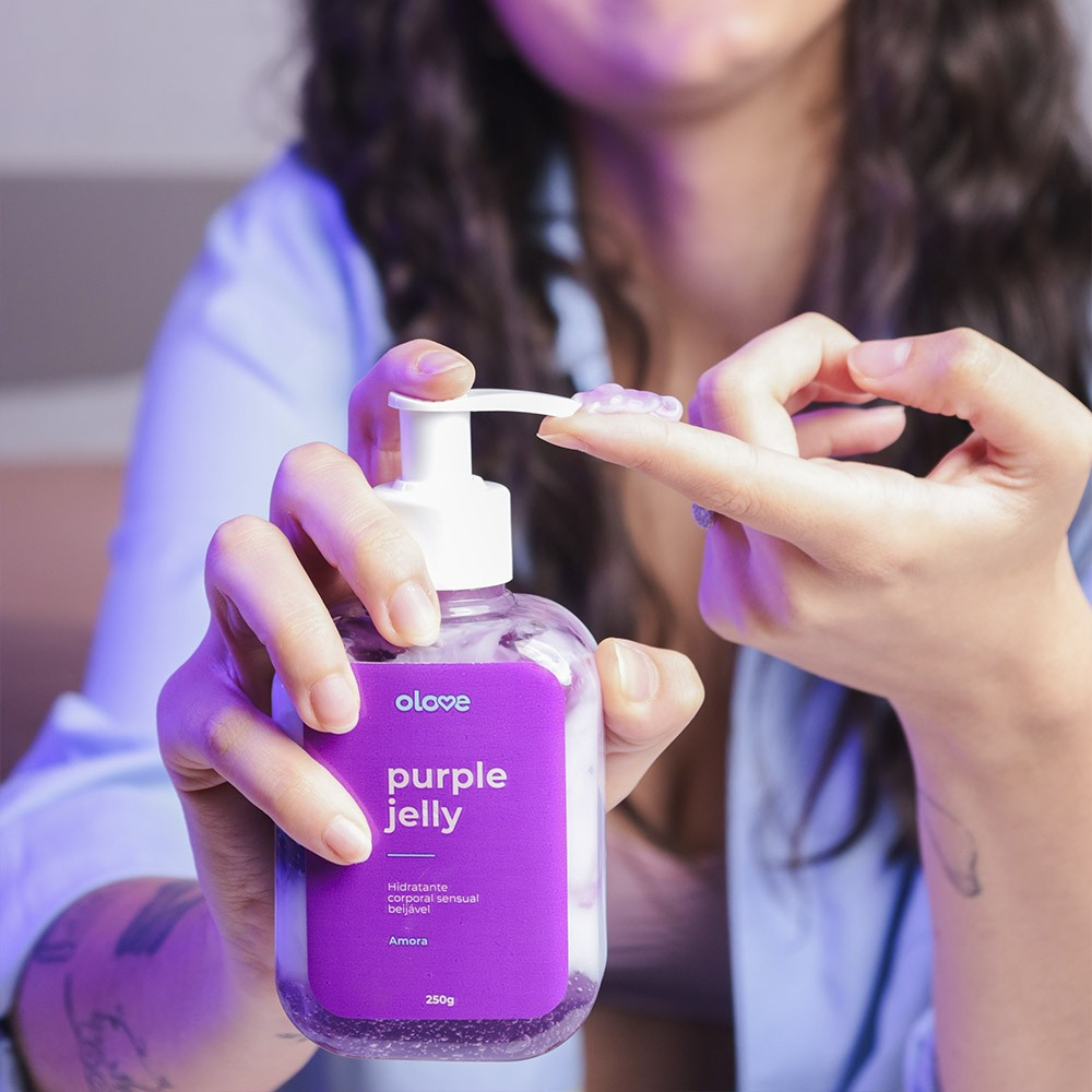Frasco do Gel Hidratante Corporal Sensual Pink Jelly com r�tulo roxo e l�quido interno