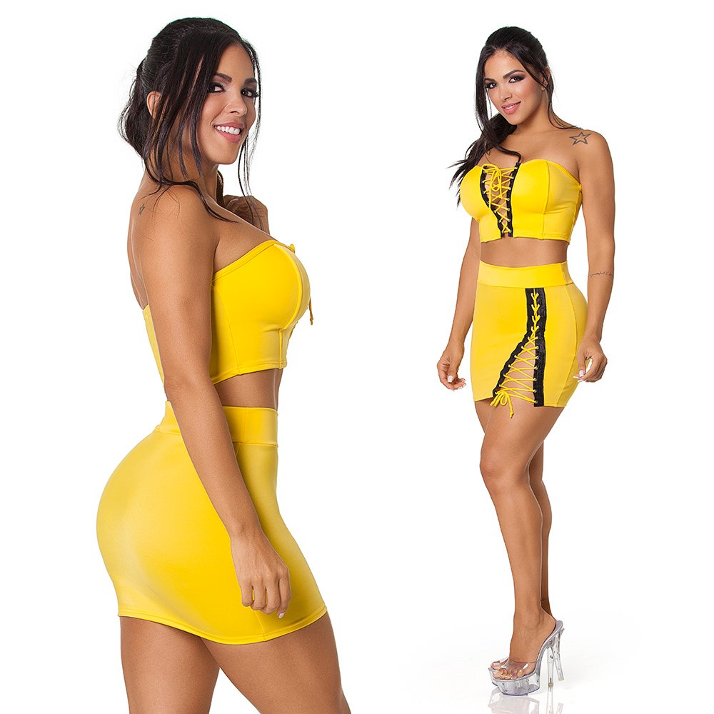 Vista frontal e de perfil do Conjunto Sensual Sexy Audaciosa Amarelo na modelo