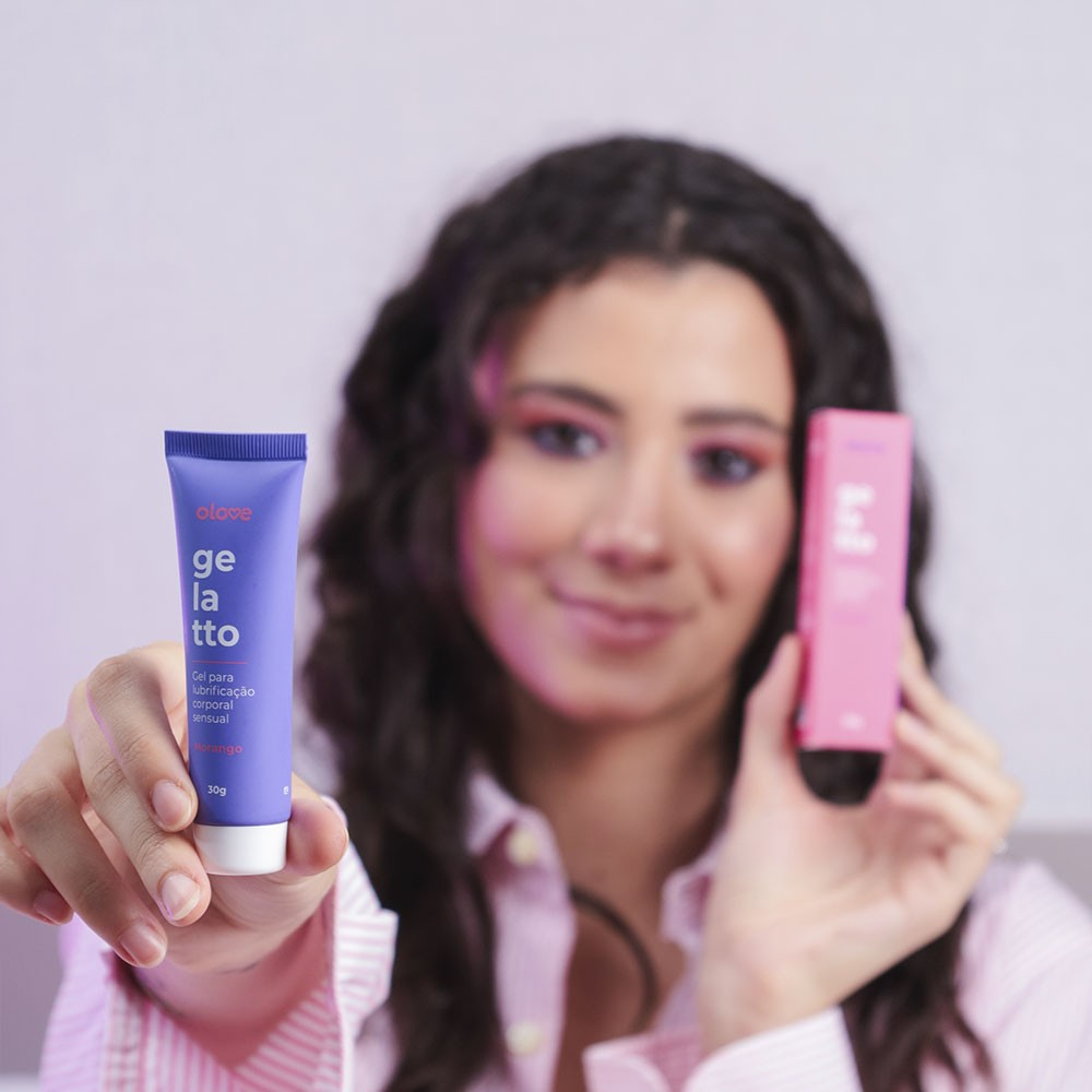 Tubos de Gel Lubrificante Beij�vel Ice Gelatto Sabor Morango e outras cores da linha OLove Cosm�ticos, com morangos frescos