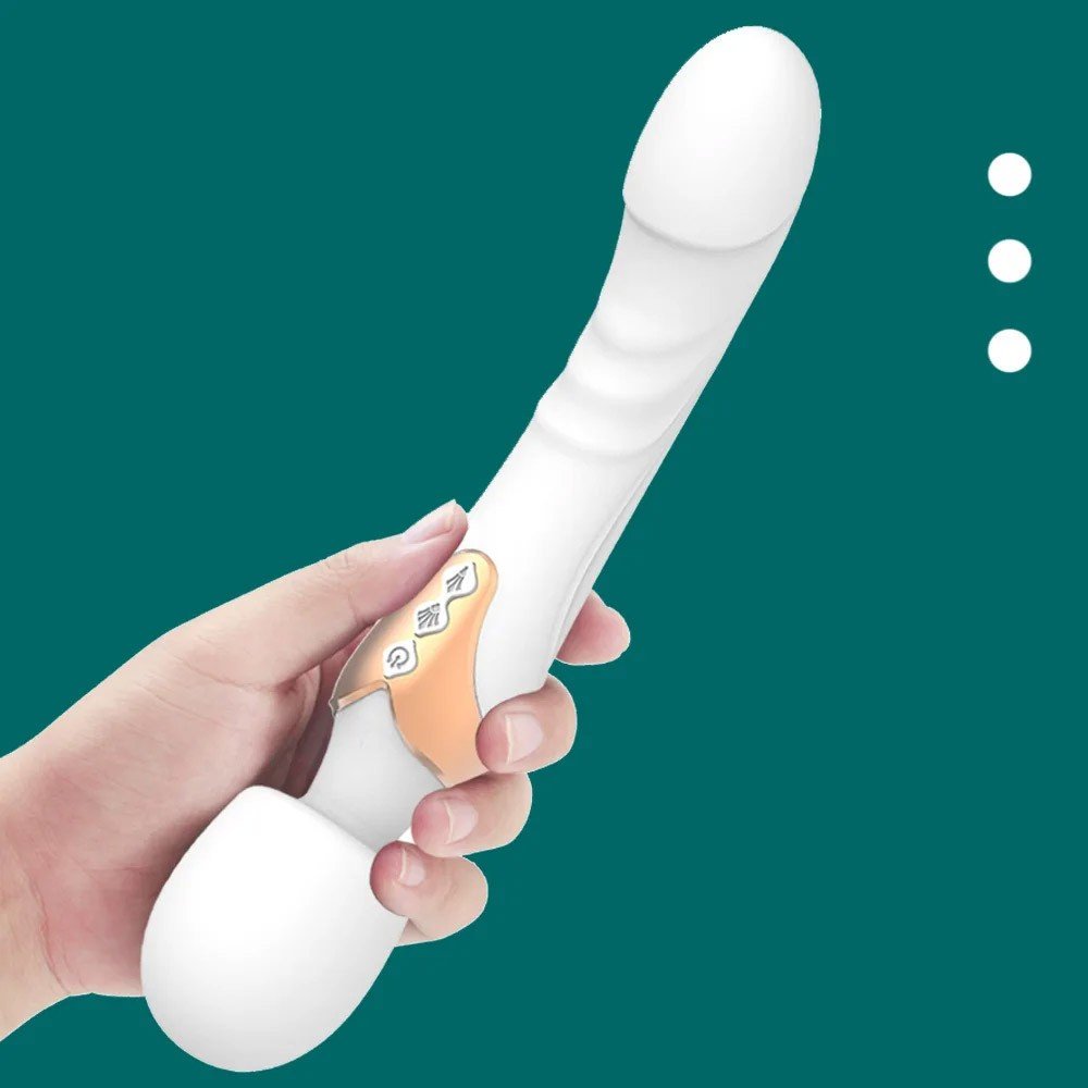 Massageador Er�tico Flex�vel Recarreg�vel em Silicone 10 Vibra��es Formato de P�nis Long Branco - Produto em uso, demostrando flexibilidade e formato anat�mico