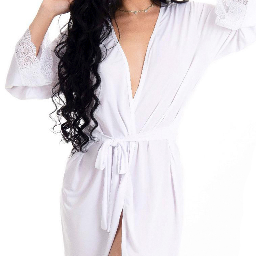 Robe Sensual Sexy em Microfibra e Renda Branco, close-up nos punhos, destacando a delicadeza da renda sobre a microfibra, revelando o trabalho artesanal e a aten��o aos detalhes da pe�a.