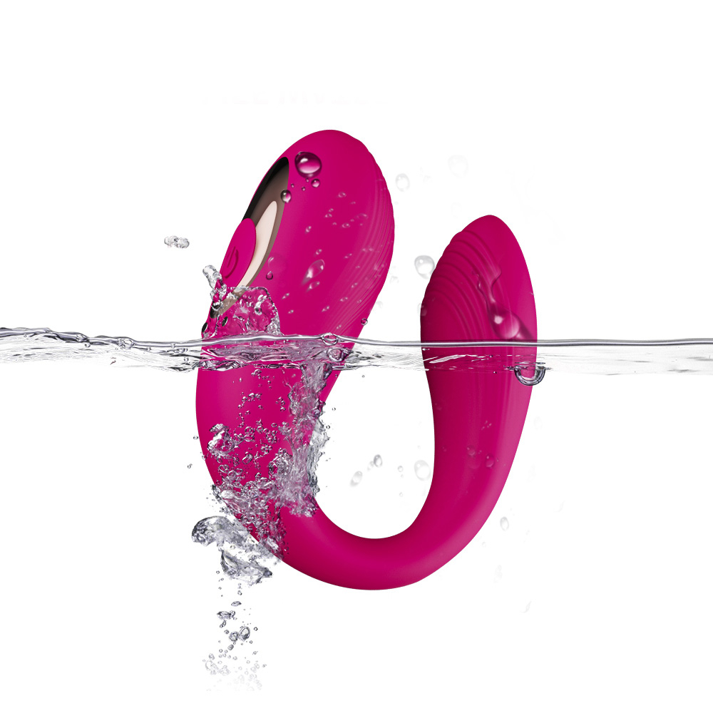 Vibrador para Casal Recarreg�vel em Silicone 7 Vibra��es e Controle sem Fio Pink, detalhe de uso