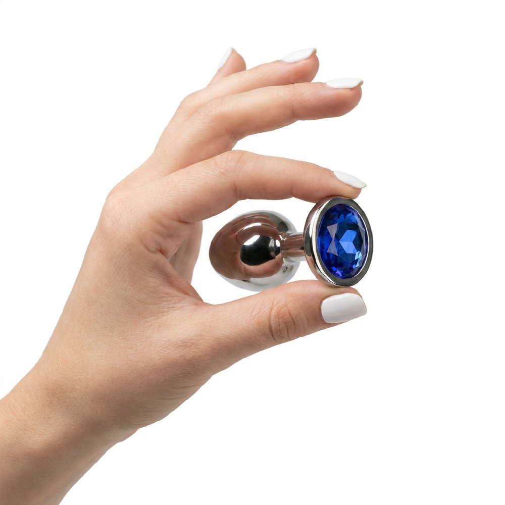 Vista da base redonda do Plug Anal Joia em A�o Redondo Tamanho G Azul com cristal azul facetado, evidenciando seguran�a e design