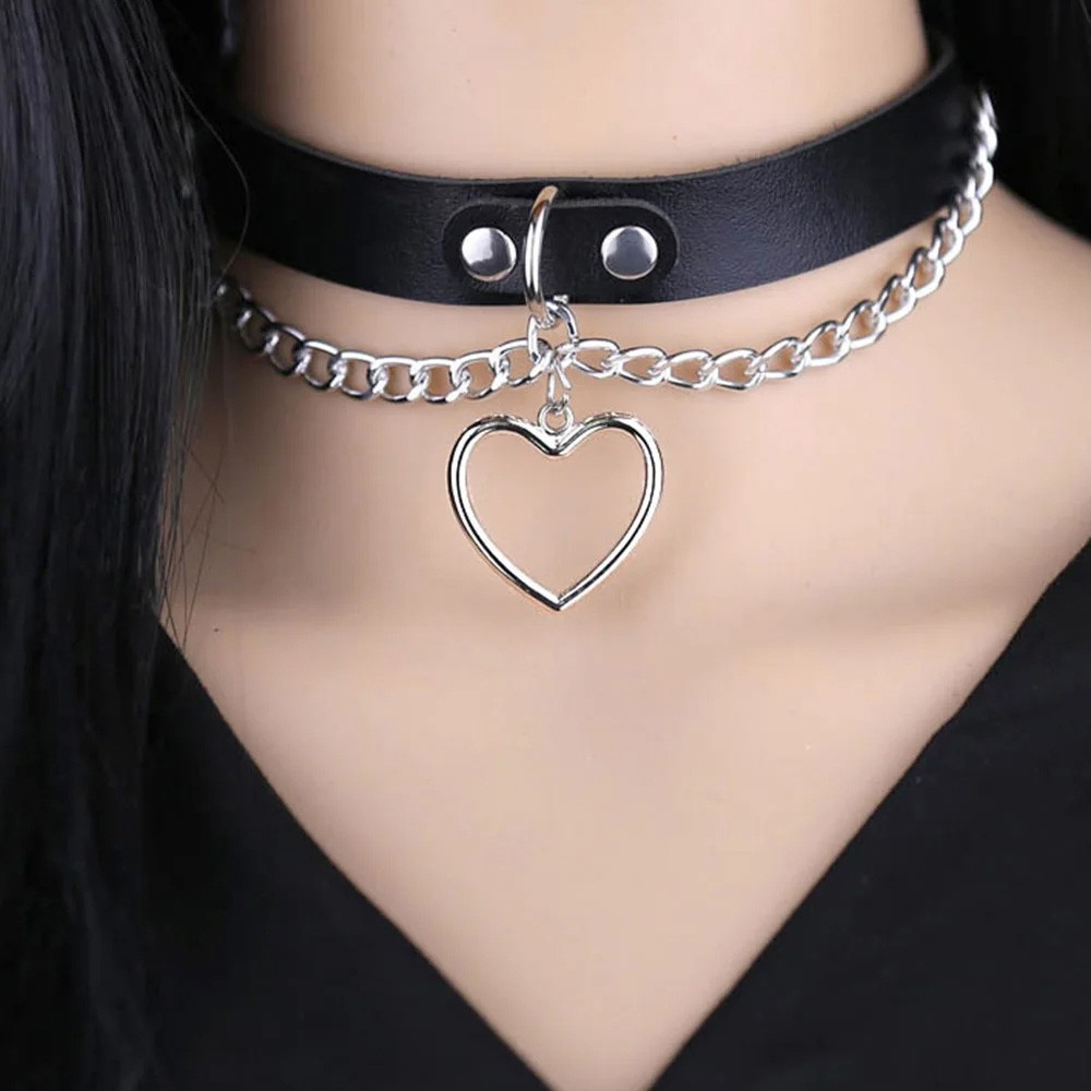 Coleira Social Choker em PU com Coração e Corrente Prata com Fivela para Ajuste Preta | Foto 06