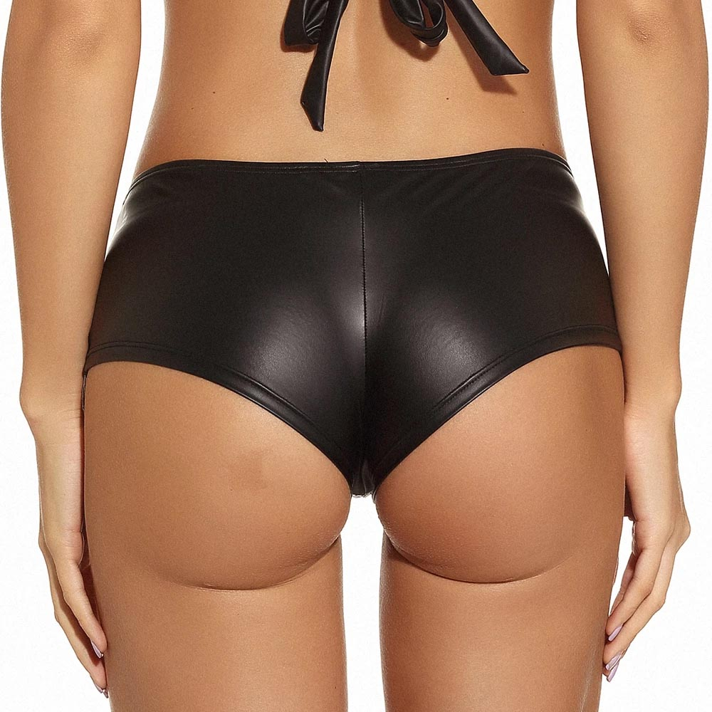 Shorts Sensual em Cirre com Z�per na Frente Preto em vista traseira, destacando o caimento justo e o brilho do tecido.