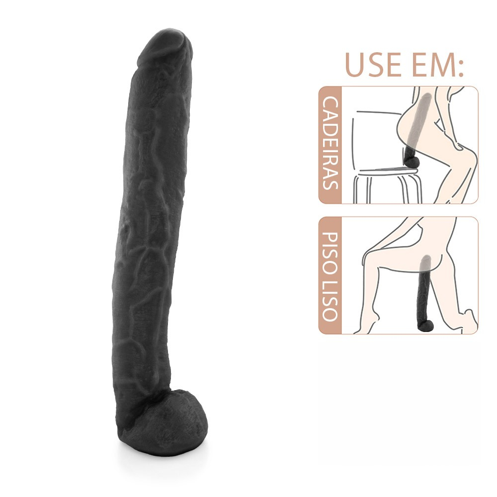 P�nis Gigante e Grosso Flex�vel com Escroto Neg�o da Picona 37 x 5cm Preto em vista lateral, com foco na textura macia do PVC e nos detalhes