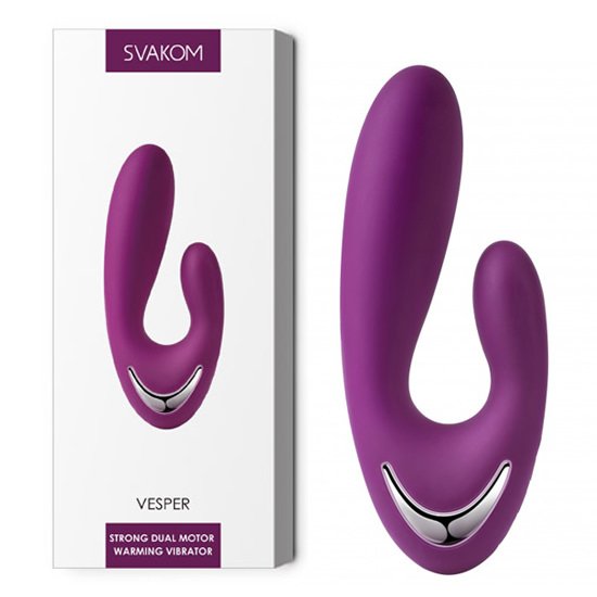 Vibrador Duplo, 10 Vibra��es e Aquecimento Vesper Roxo - Exibindo o vibrador ao lado de sua embalagem, destacando a marca Svakom