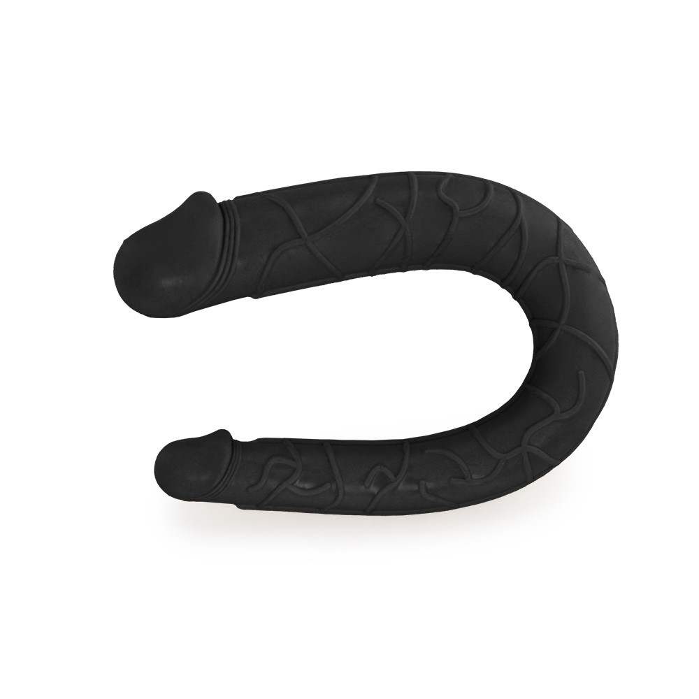P�nis Duas Pontas em Jelly Havaiano Ferradura Preto, visto na diagonal, evidenciando a flexibilidade do material TPE e os detalhes da textura em relevo.