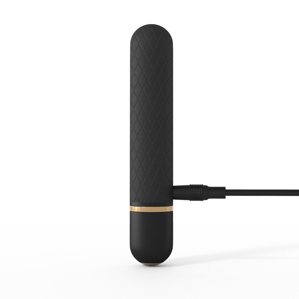 Vibrador Bullet Recarreg�vel em Silicone com 10 Vibra��es Intense Preto sendo carregado via USB, mostrando a entrada discreta para o cabo.