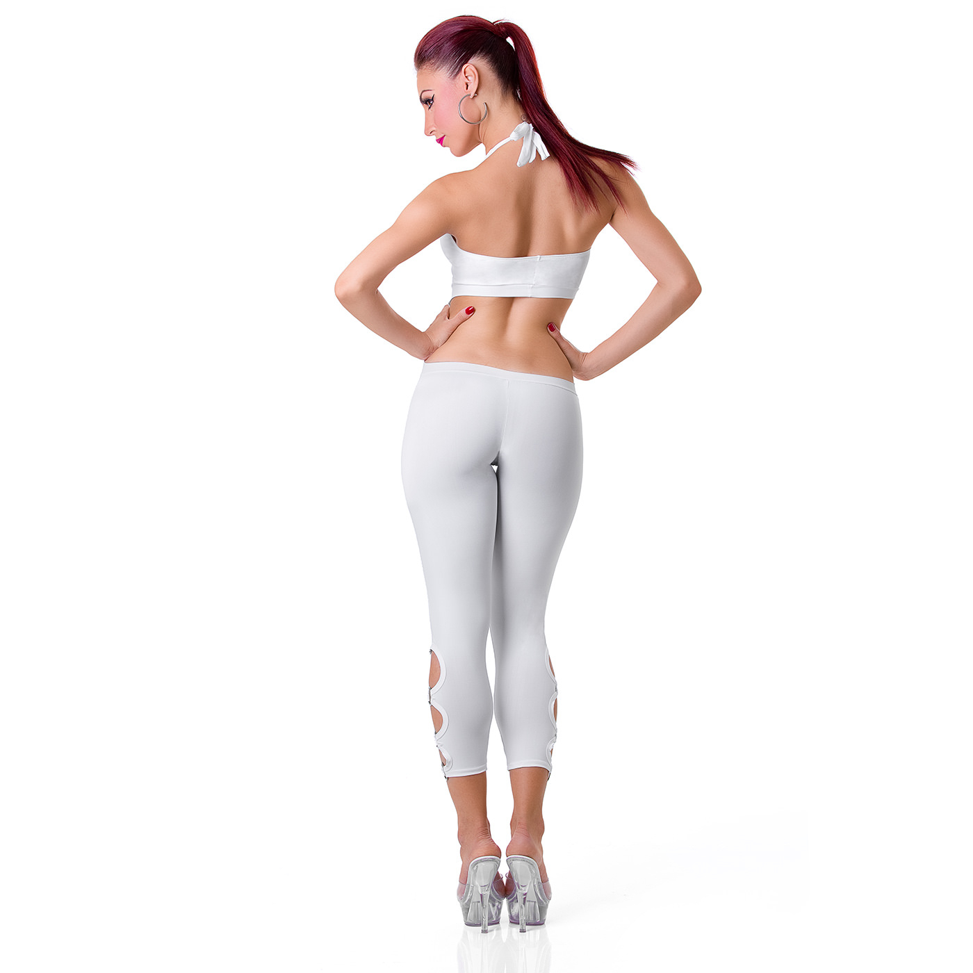 Macac�o Sensual Branco, vista traseira, com costas nuas e caimento justo