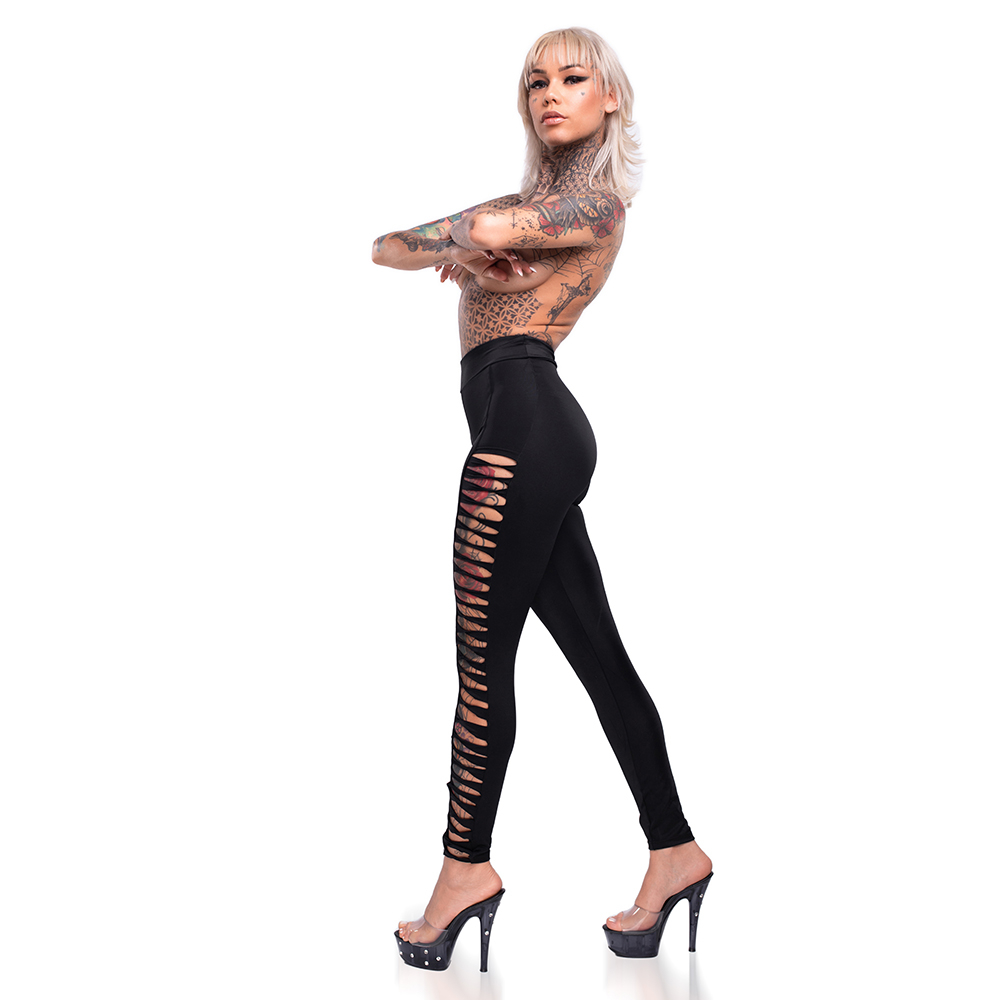 Cal�a Sensual Sexy em Suplex Poli�ster com Tiras na Lateral Preta - Vista Lateral Frontal da Modelo