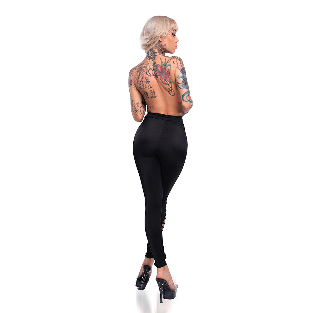 Cal�a Sensual Sexy em Suplex Poli�ster com Tiras na Lateral Preta - Vista Lateral Traseira da Modelo