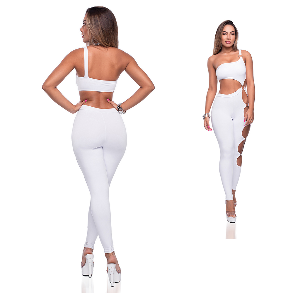 vista traseira do micro shorts sexy azul claro valorizando gl�teos e barra desfiada