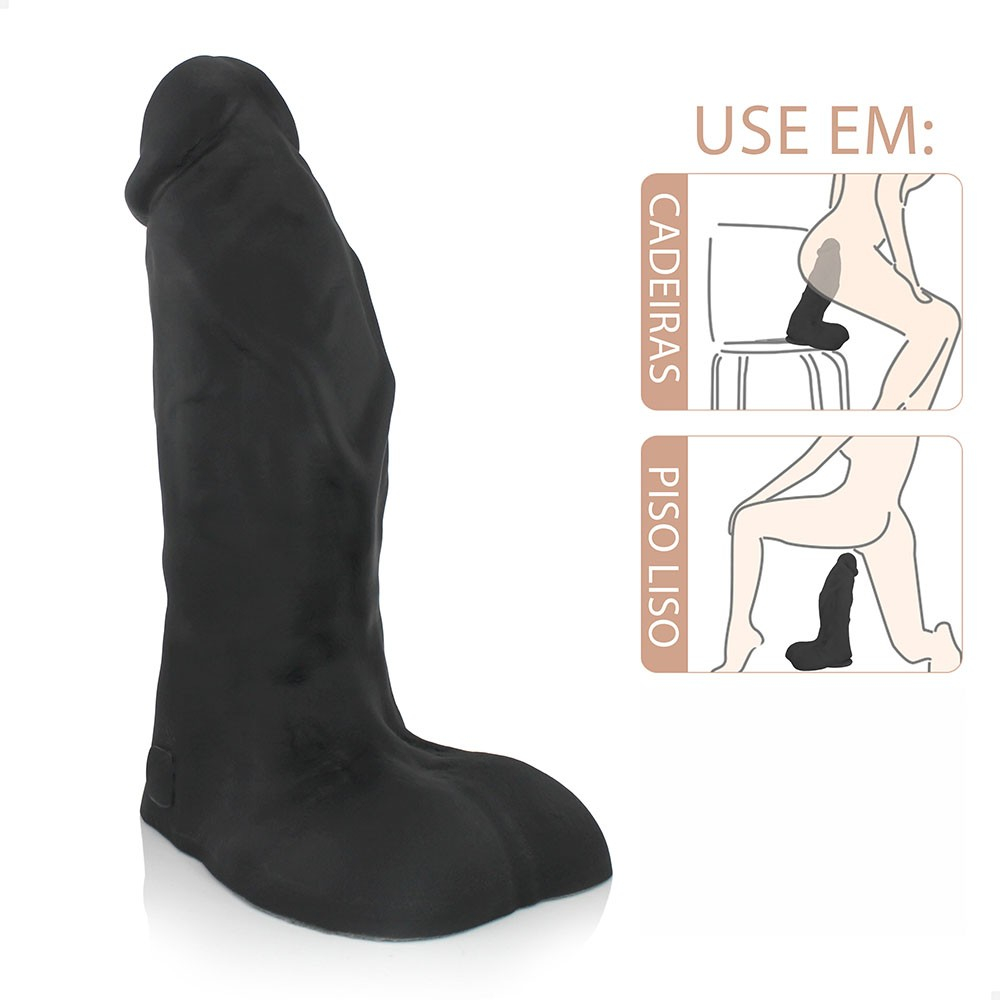 P�nis Gigante e Grosso Flex�vel com Escroto Coragem 27,5 x 7,8cm Preto detalhe da base e escroto