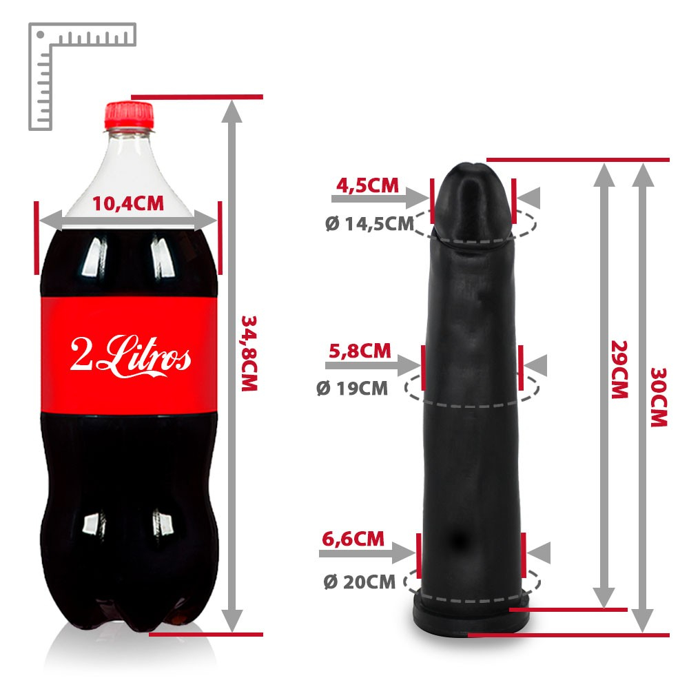 p�nis real�stico vibrador em composi��o completa destacando tamanho, propor��o e design do acess�rio �ntimo