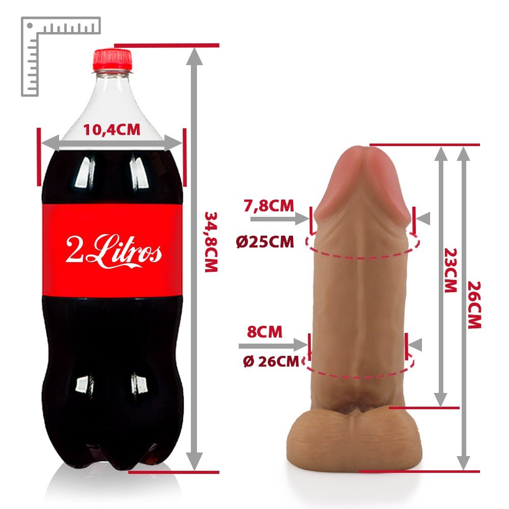 P�nis Gigante e Grosso em PVC Flex�vel com Escroto Thor 26 x 8cm Bege, vista traseira exibindo a base para cinta e a curvatura.