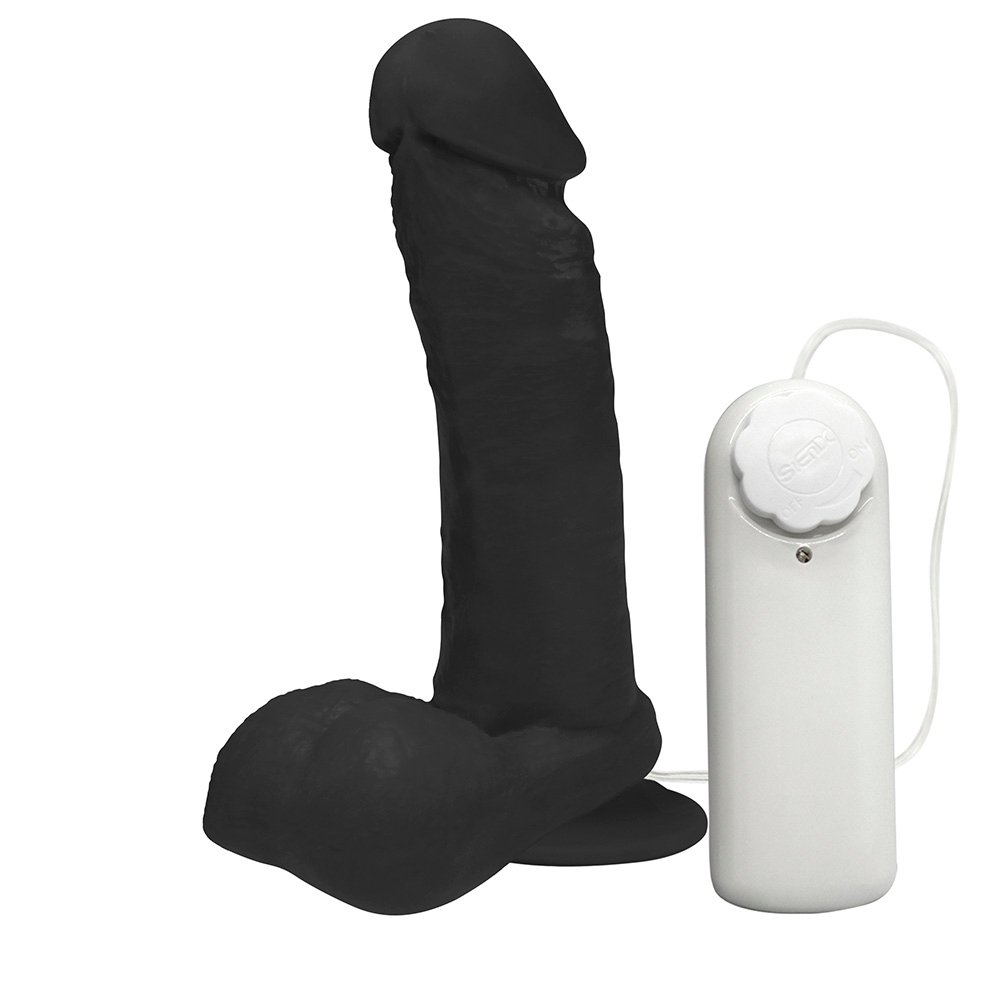 Vista inclinada do P�nis de Borracha Ares com escroto, vibrador e ventosa na cor preta, com o controle com fio.