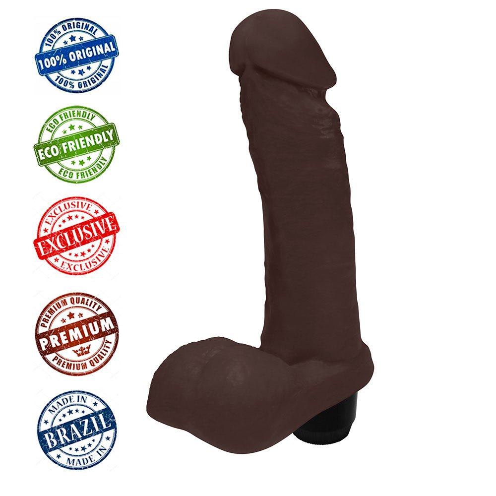 Detalhe do PVC Toque Macio do P�nis com Escroto e Vibro Ares 15 x 4cm Marrom revelando material macio e com leve textura