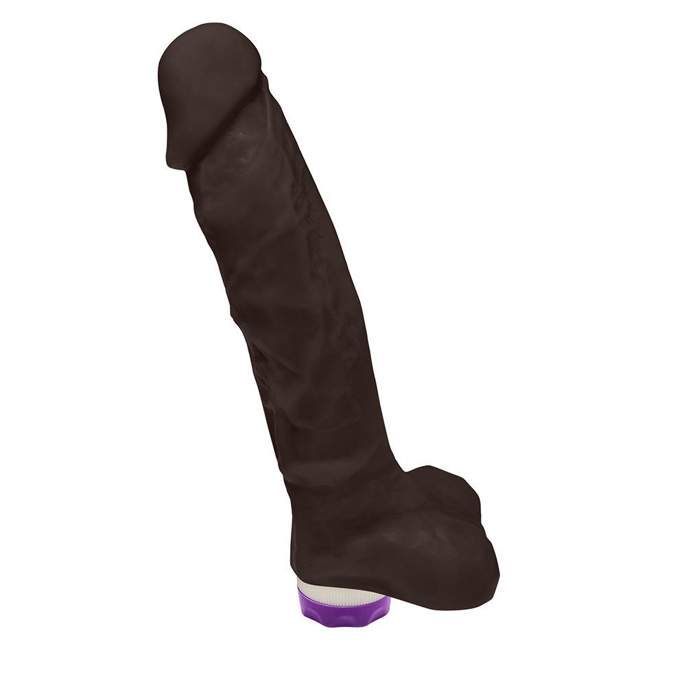Vista lateral do P�nis de Borracha Apolo com Escroto e Vibrador 20,5 x 4,5cm Marrom evidenciando espessura, curvatura e propor��o do produto