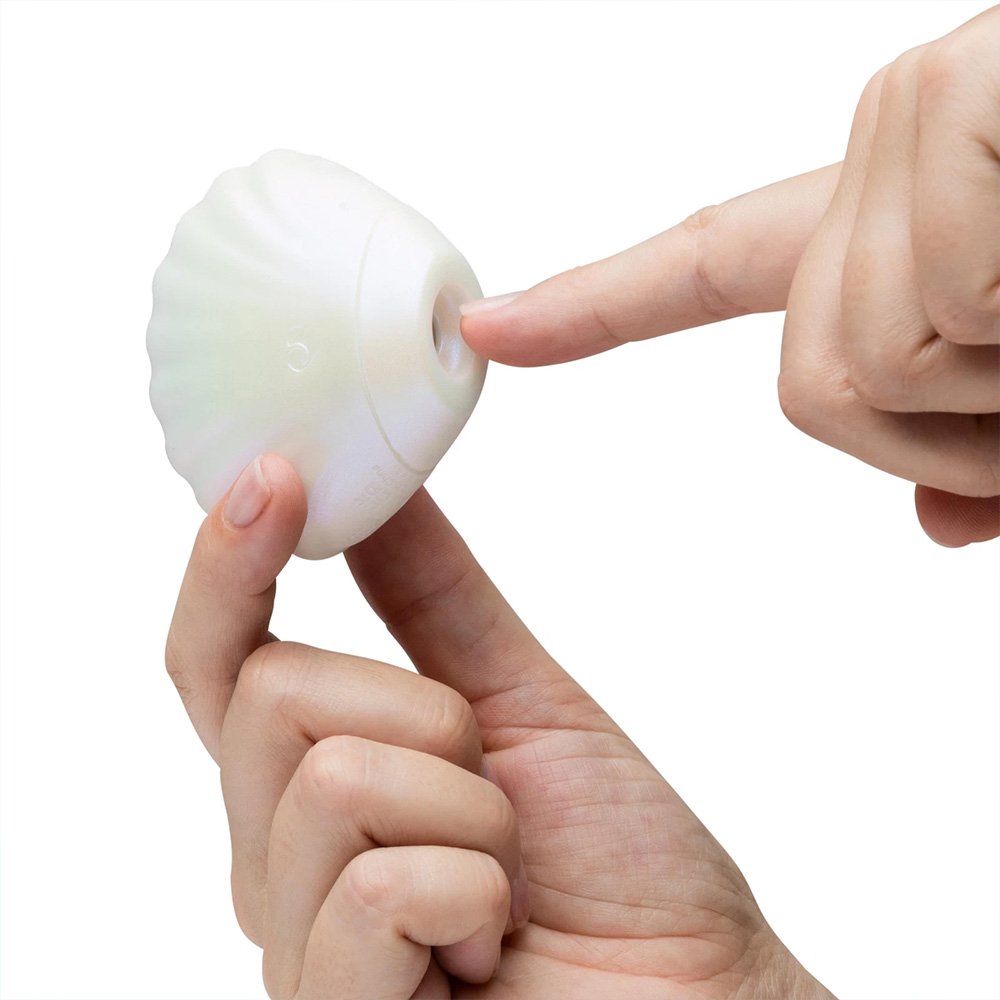 Pulsador de Clit�ris Recarreg�vel em Silicone 9 Pulsa��es Formato de Concha Shell Bliss Branco | Foto 03