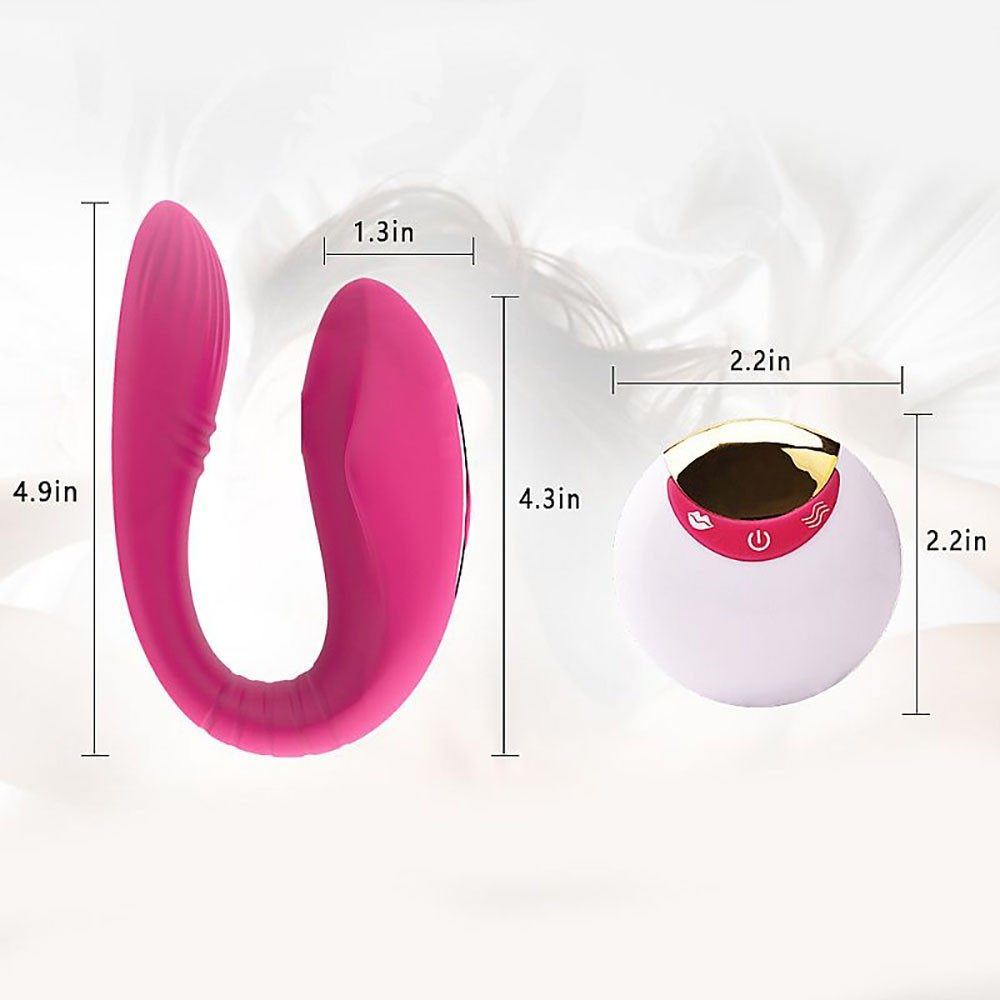 O vibrador para casal rosa em silicone exibindo suas curvas e textura do material