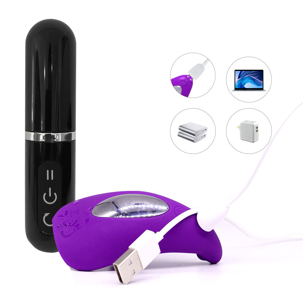 Vibrador Discreto Recarregável em Silicone 12 Vibrações e Controle em Formato de Batom Abby Roxo | Foto 03 Vibrador Discreto Recarregável em Silicone 12 Vibrações e Controle em Formato de Batom Abby Roxo | Foto 03