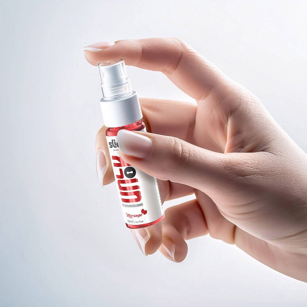 Gel para Sexo Anal Dessensibilizante e Ultra Deslizante UnLOK Morango 15ml - vista traseira do frasco em fundo cinza claro, mostrando informa��es do produto