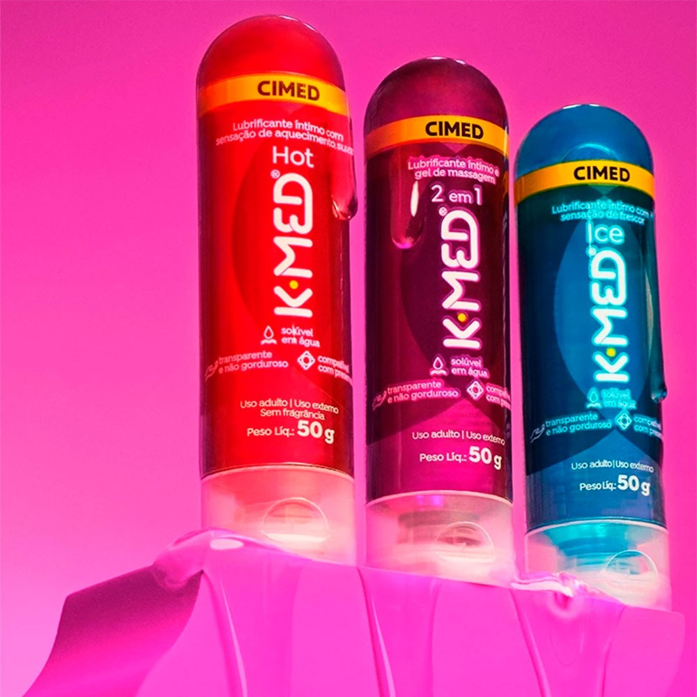 Lubrificantes K-Med Ice, Hot e 2 em 1 dispostos sobre uma superf�cie rosa brilhante.