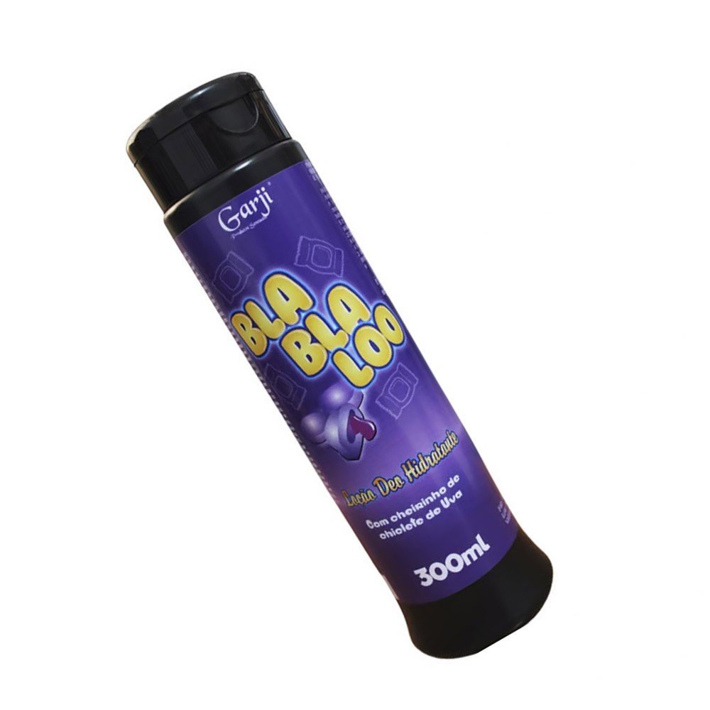 Lo��o Deo Hidratante BlaBlaLoo com Cheirinho de Chiclete de Uva 300ml em �ngulo lateral inferior, com o logo da marca