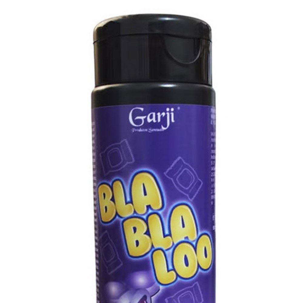 Close da Lo��o Deo Hidratante BlaBlaLoo com Cheirinho de Chiclete de Uva 300ml, mostrando detalhes do r�tulo e bico dosador