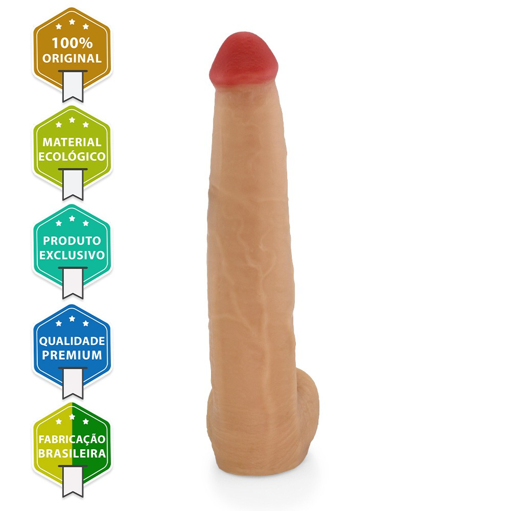 P�nis Real�stico com Escroto Jiboia com selos de exclusividade, qualidade e fabrica��o brasileira, em frente ao dildo