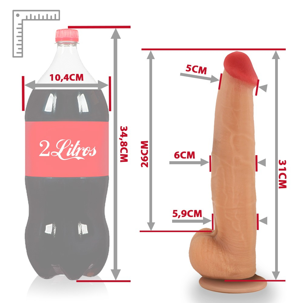 p�nis real�stico jiboia bege com escroto e ventosa, vista frontal completa, ressaltando o realismo e flexibilidade do PVC