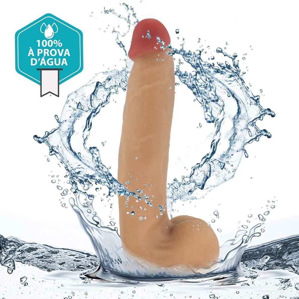P�nis Real�stico com Escroto Surucucu Bege, close da ponta do dildo em cor avermelhada