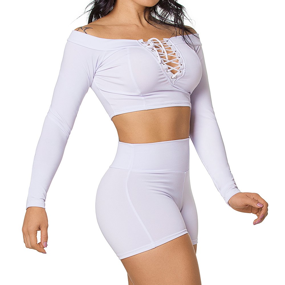 Detalhe do decote tran�ado do cropped em Suplex Poliamida branco