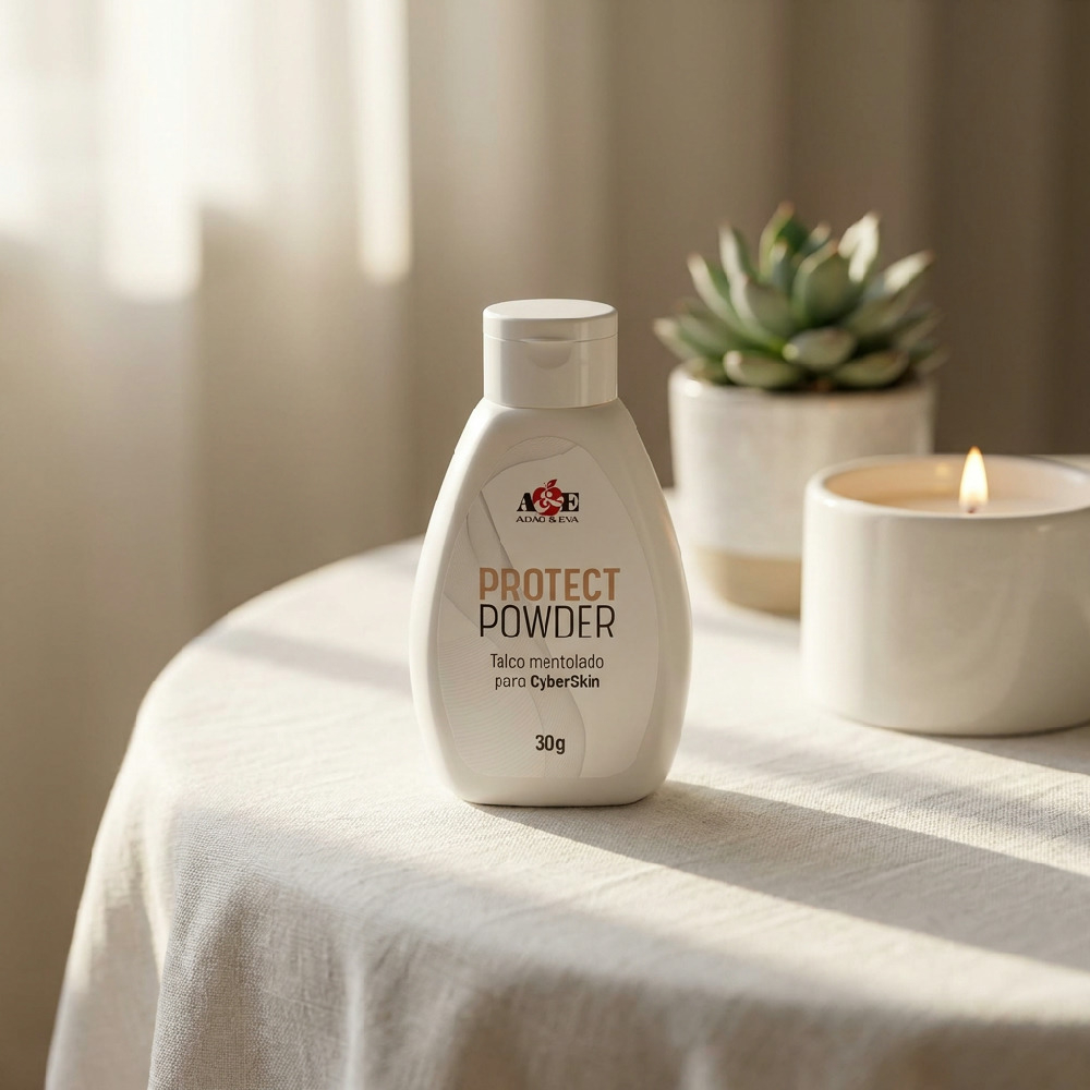 Talco Protect Powder 30g para Cyberskin em ambiente decorado com plantas e velas, sugerindo uso em um momento de cuidado pessoal.