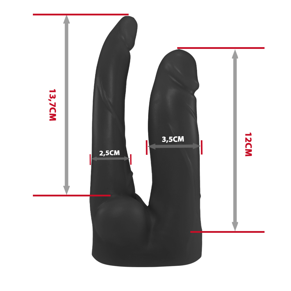 p�nis real�stico vibrador em composi��o completa destacando tamanho, propor��o e design do acess�rio �ntimo