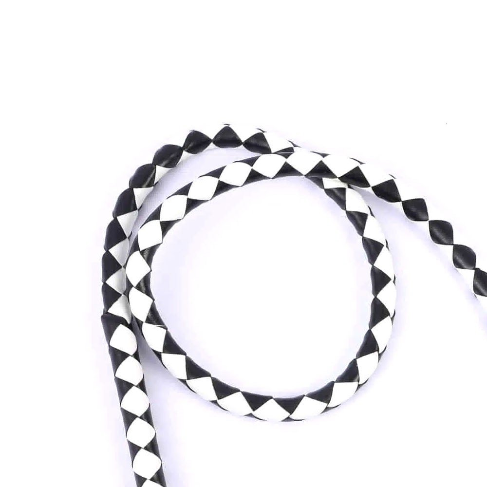 Chicote Longo em Courvin 140cm com Argola no Cabo Preto e Branco | Foto 03