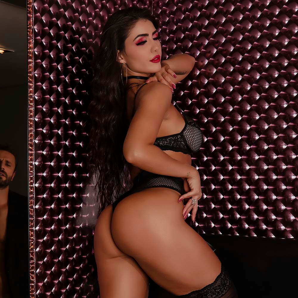 Detalhe da liga em arrast�o com acabamento em renda na coxa, parte inferior do conjunto